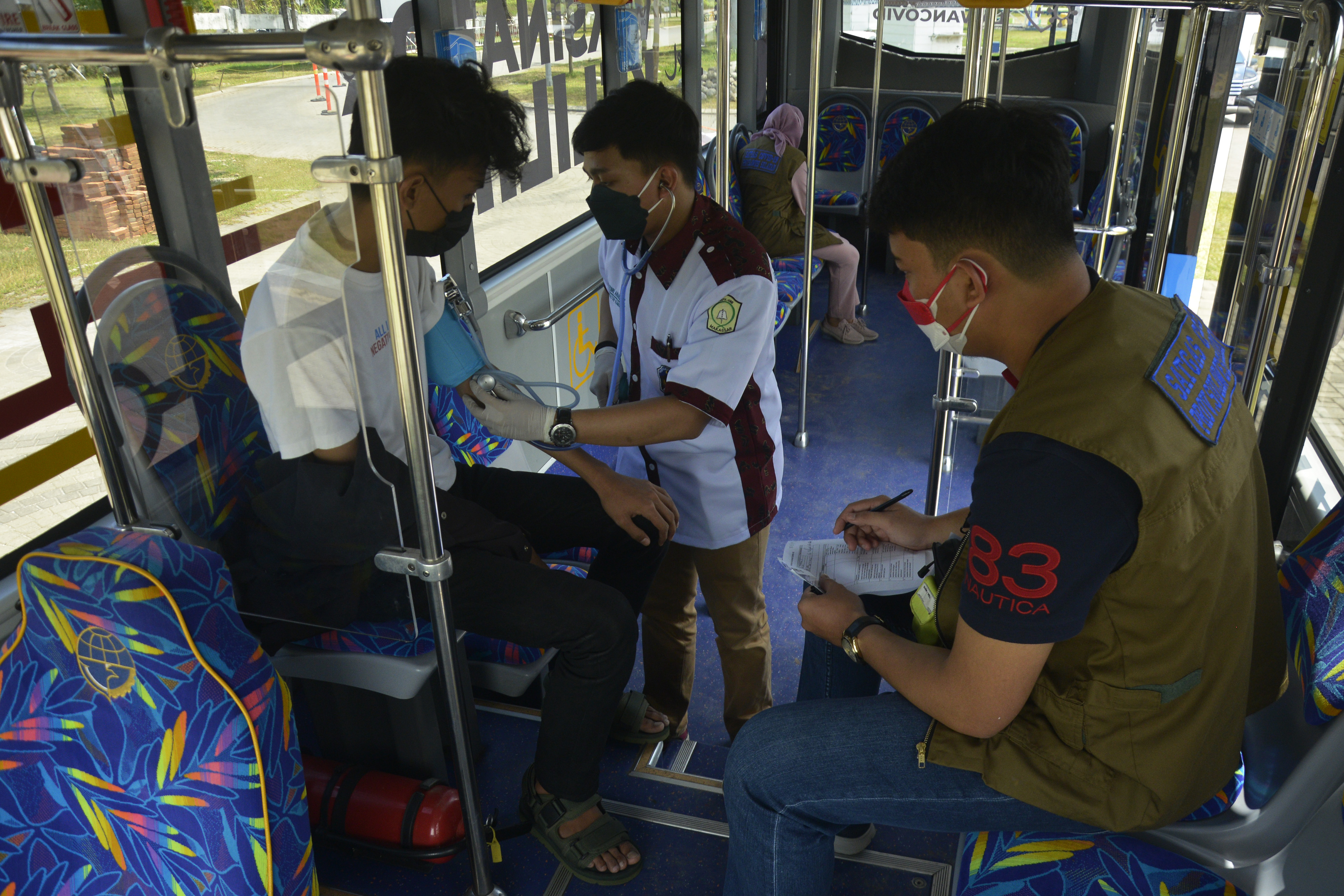 Layanan Mobil Vaksin Covid-19 Keliling di Makassar