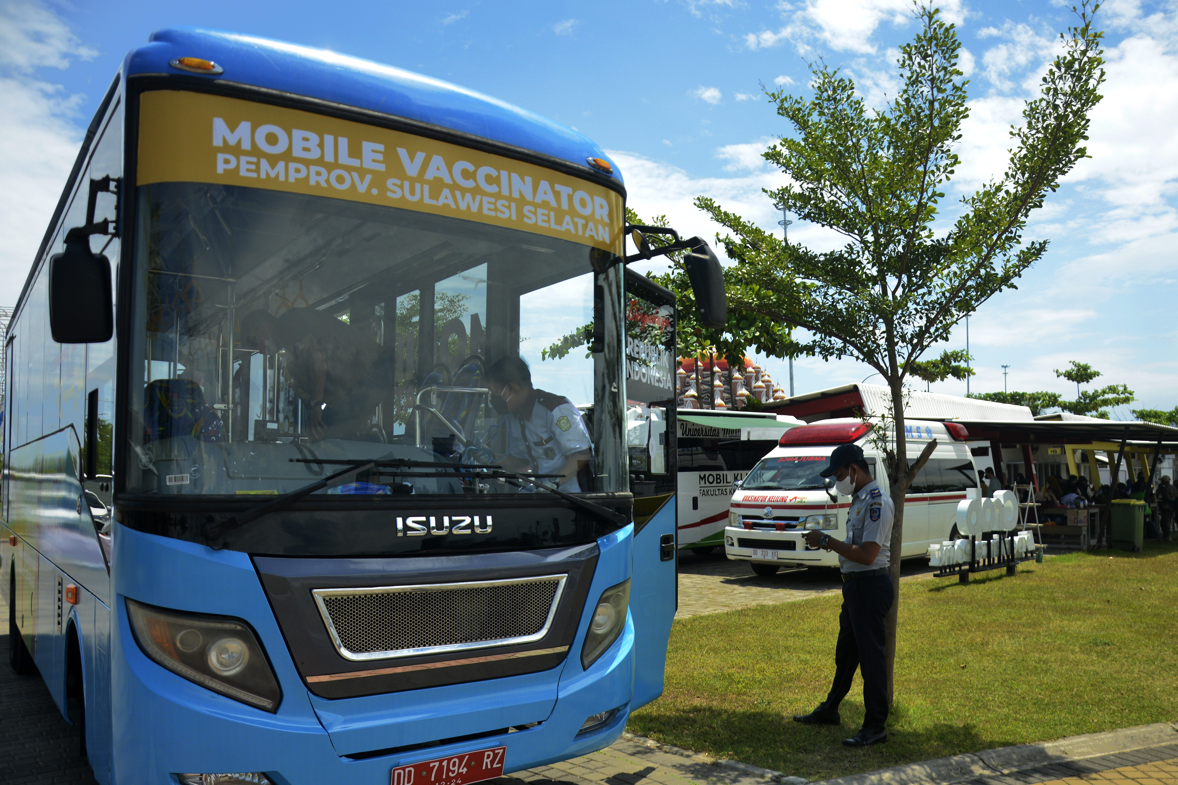 Layanan Mobil Vaksin Covid-19 Keliling di Makassar