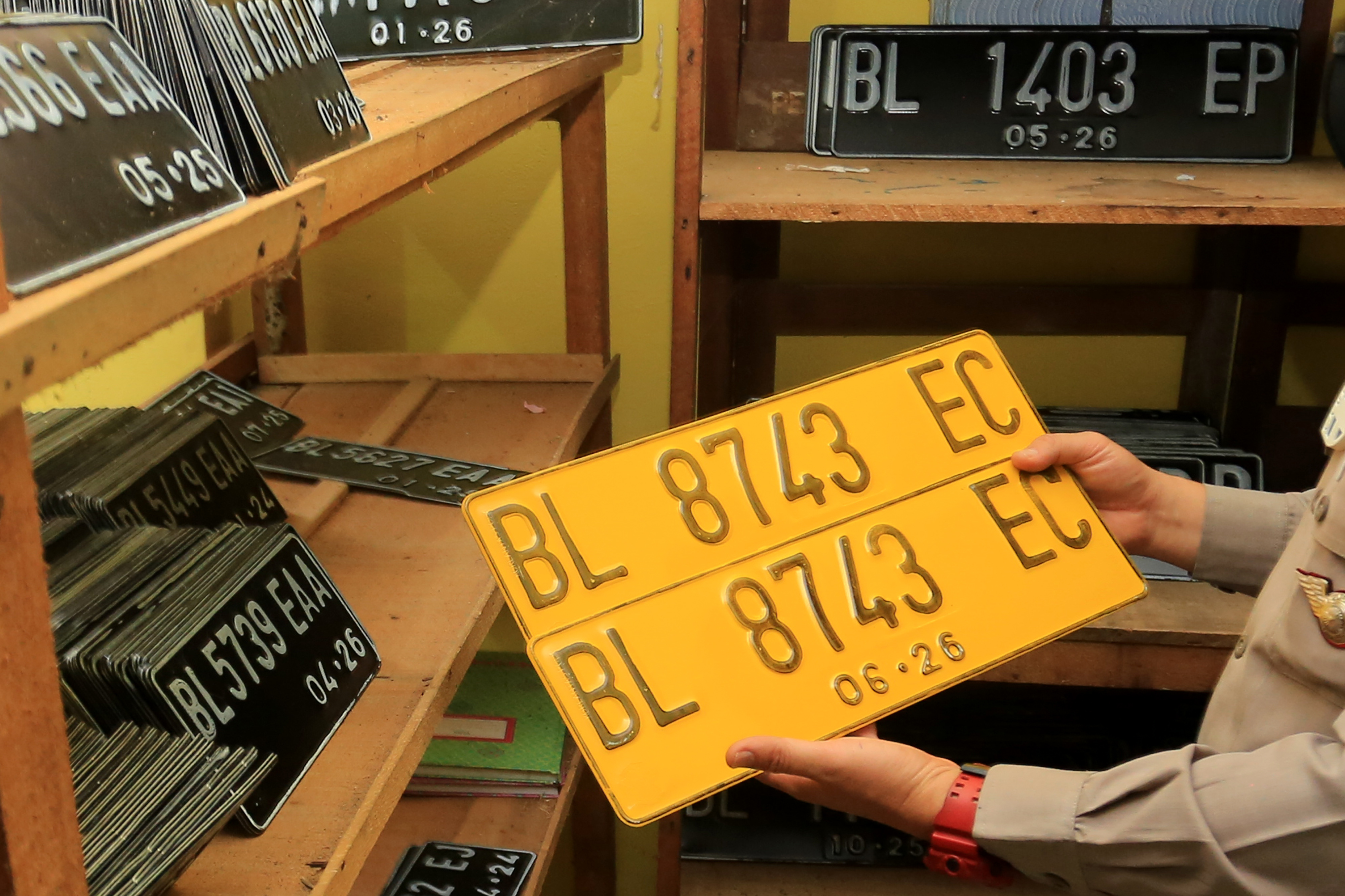 Rencana Perubahan Warna Pelat Nomor Kendaraan