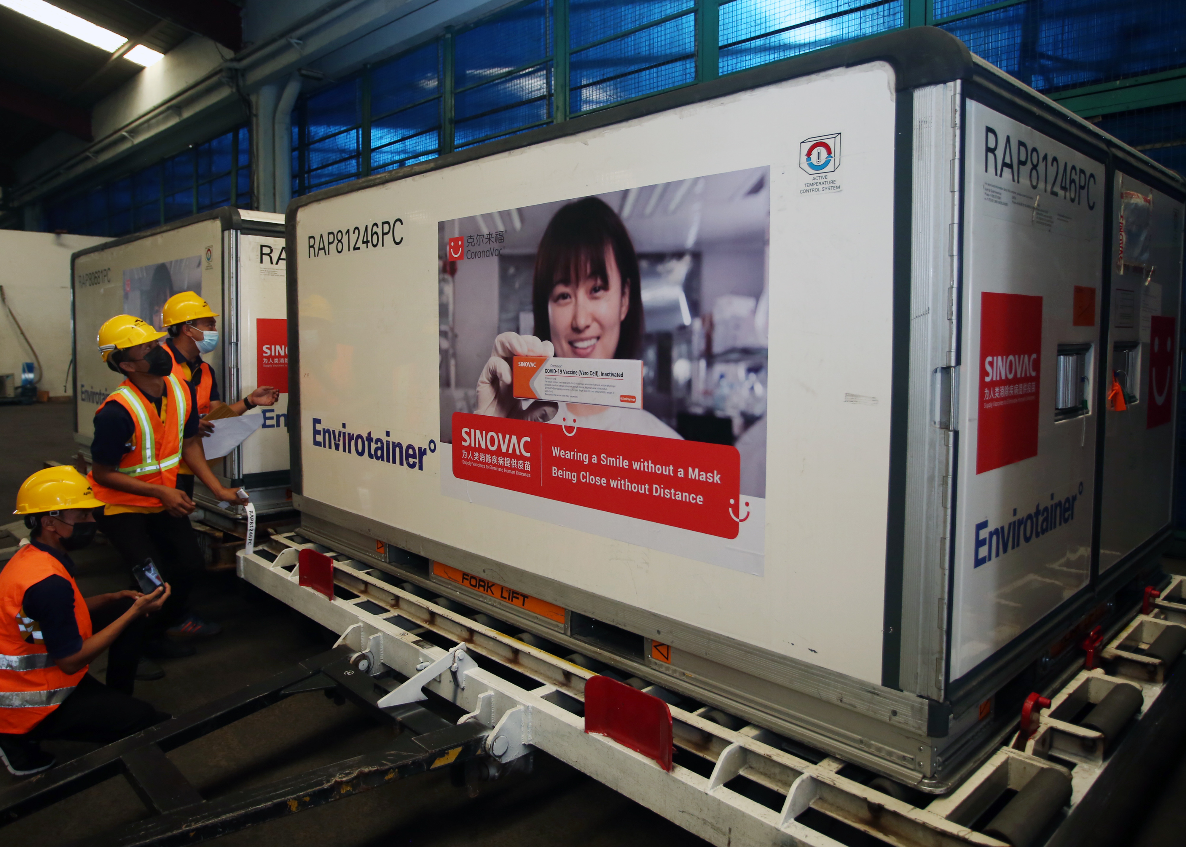 Sembilan Juta Vaksin Sinovac Tiba di Indonesia