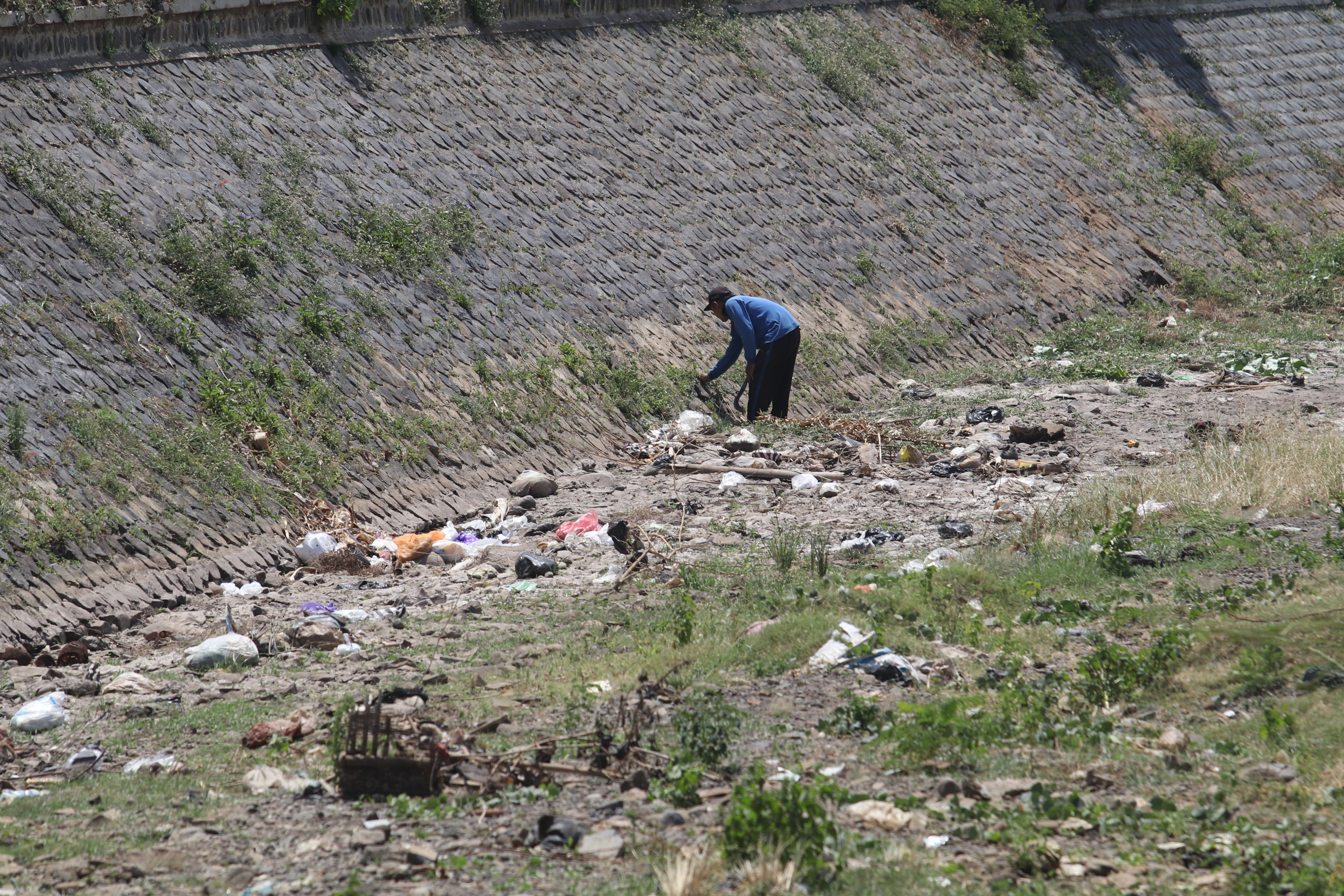 Sungai Irigasi Pertanian Mengering