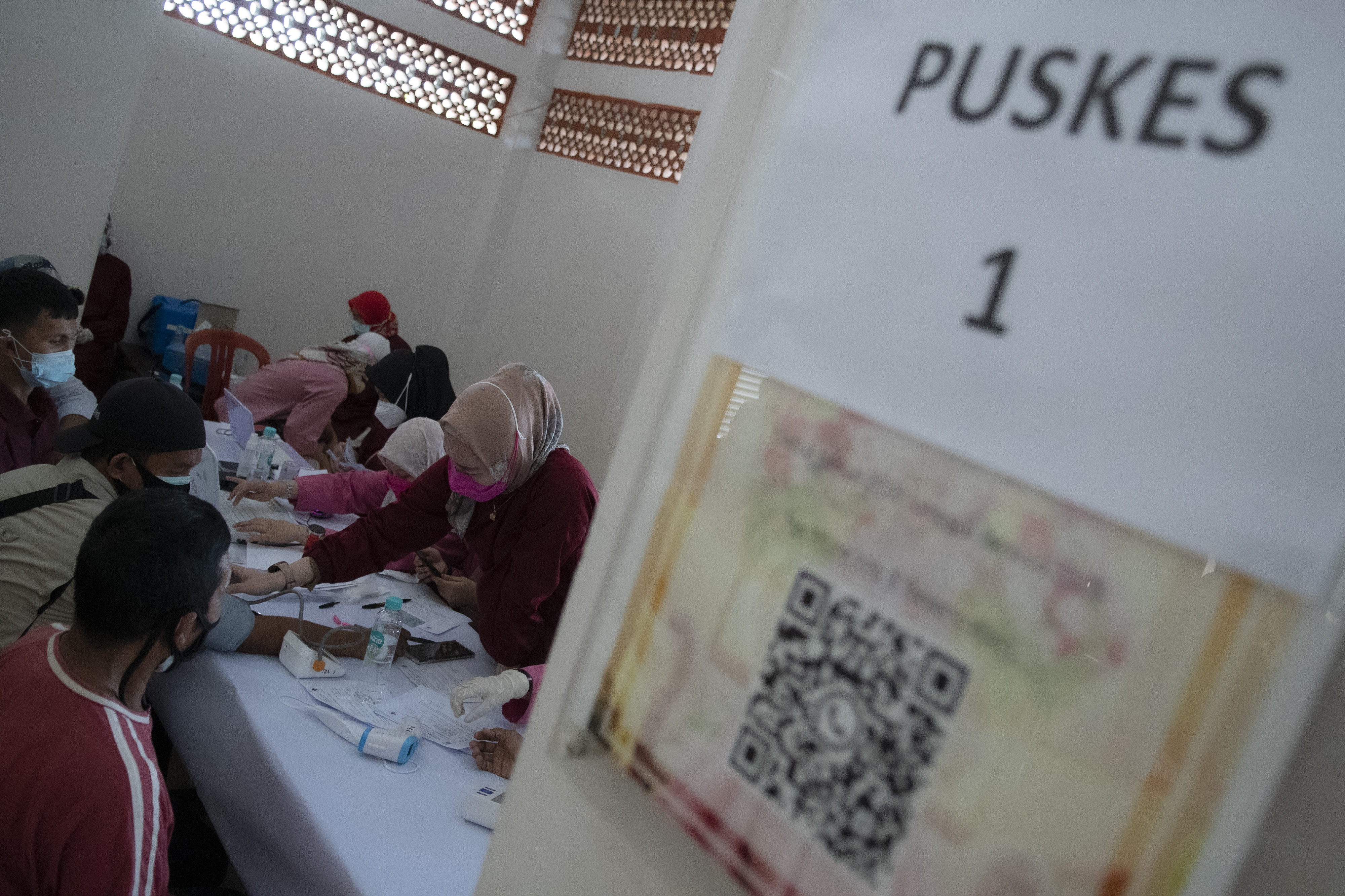 Vaksinasi Massal Masyarakat Umum di Palembang