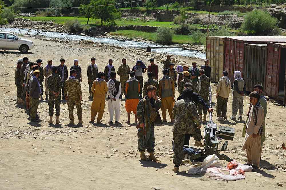 Unjuk Kekuatan Pasukan Anti-Taliban