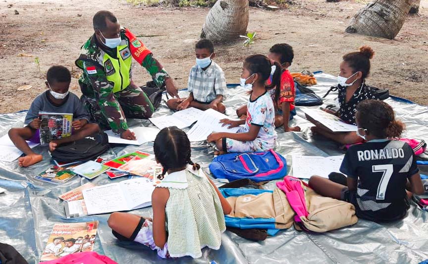 Perpustakaan Keliling Babinsa di Pulau Terluar Indonesia