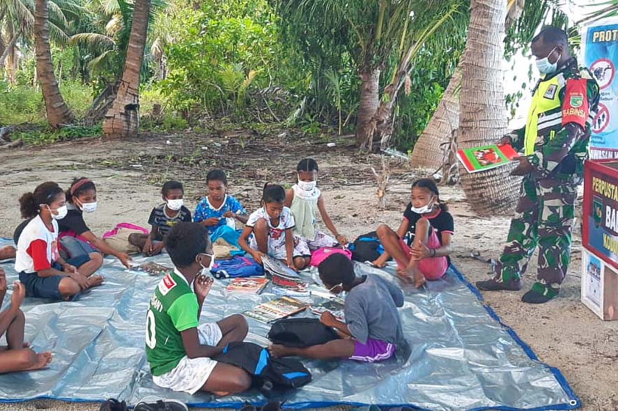 Perpustakaan Keliling Babinsa di Pulau Terluar Indonesia