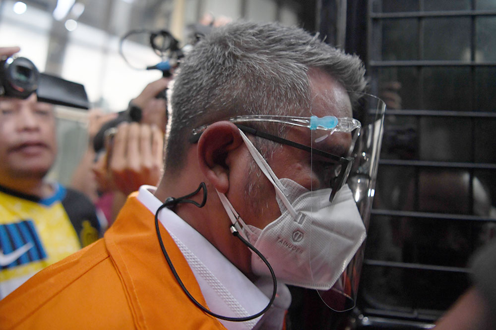 KPK Tahan Bupati Bintan