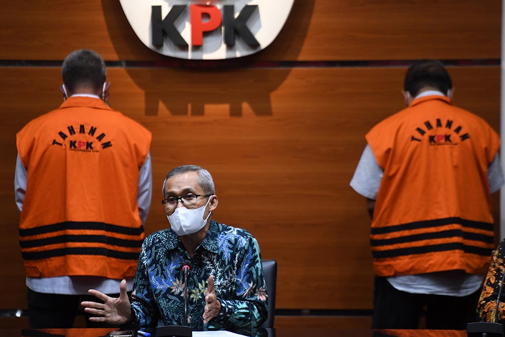 KPK Tahan Bupati Bintan