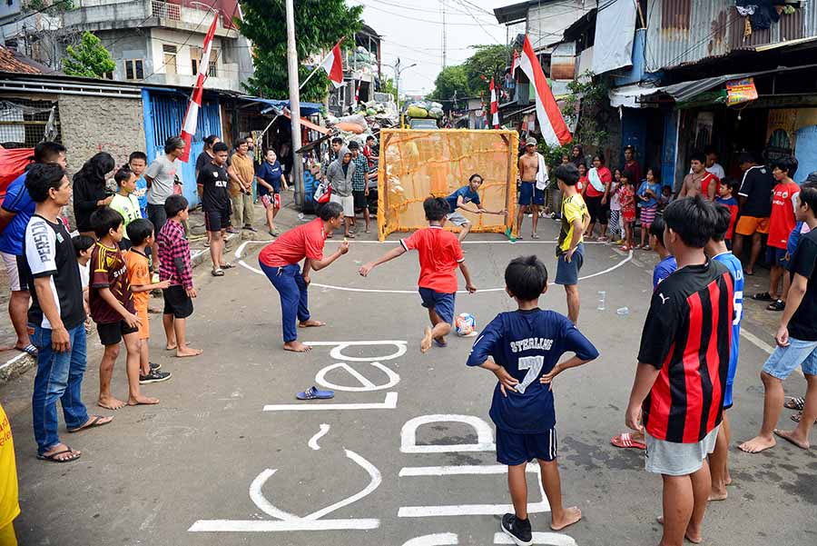 Lomba Sepak Bola 17an di Kawasan Kramat Senen