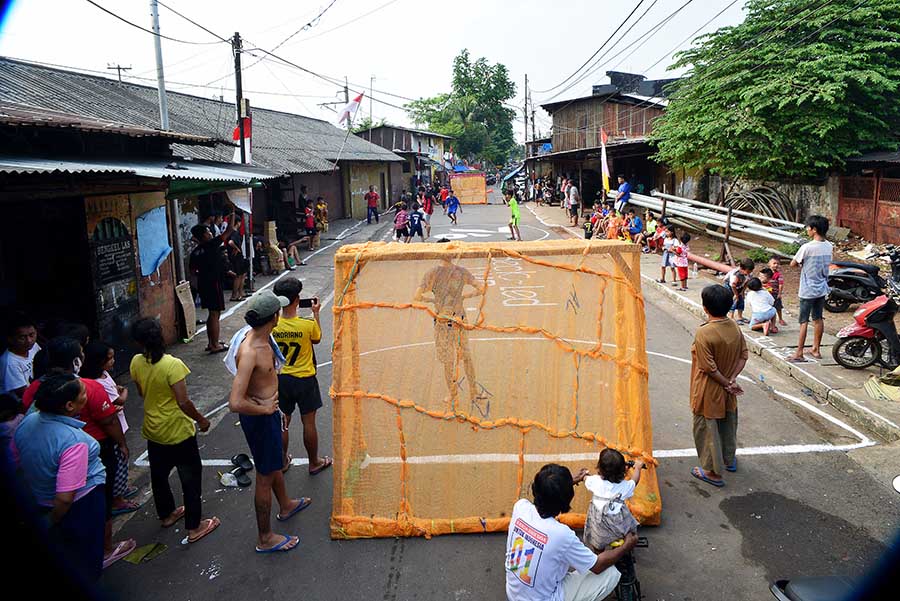 Lomba Sepak Bola 17an di Kawasan Kramat Senen