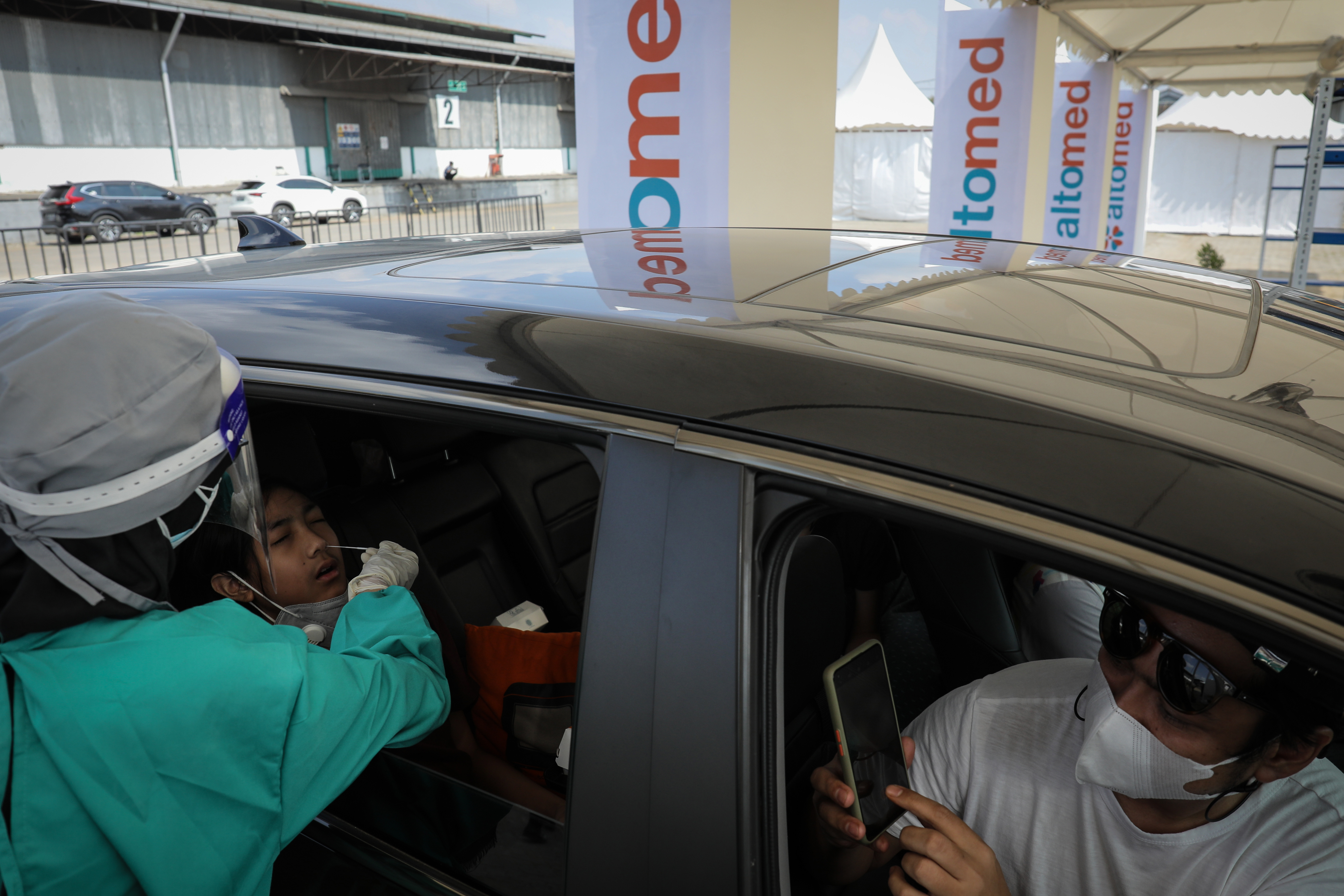 Sertivikat Vaksin dan Hasil Negatif Covid-19 Syarat Wajib Aktifitas Warga