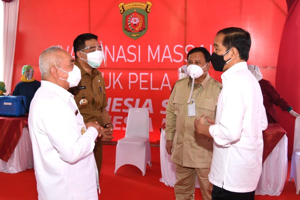 Presiden Jokowi Tinjau Vaksinasi di Kalimantan Timur