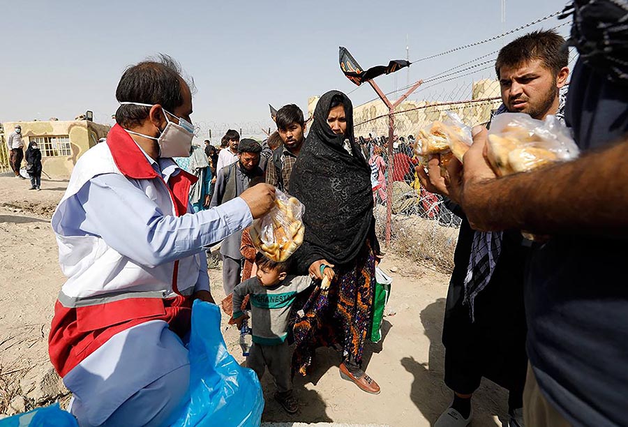 Antrean Pengungsi Afghanistan Memasuki Perbatasan Iran 