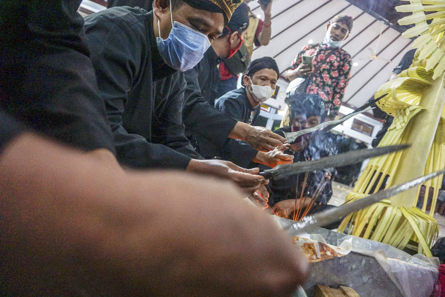  Tradisi Penjamasan Pusaka Abirawa di Pendopo Kabupaten Batang