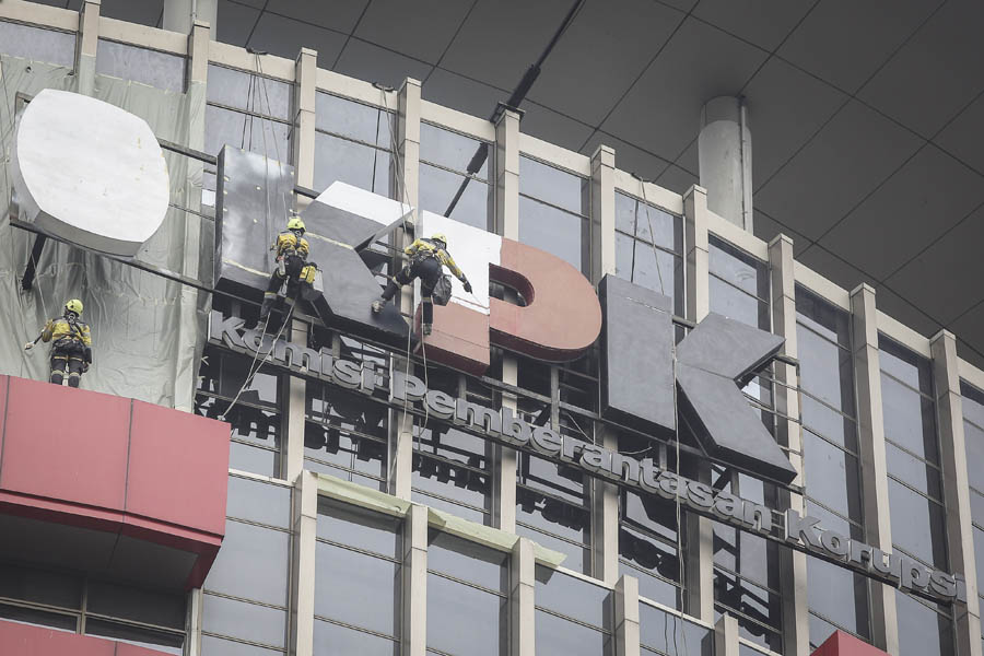 Pengecatan Ulang Logo KPK