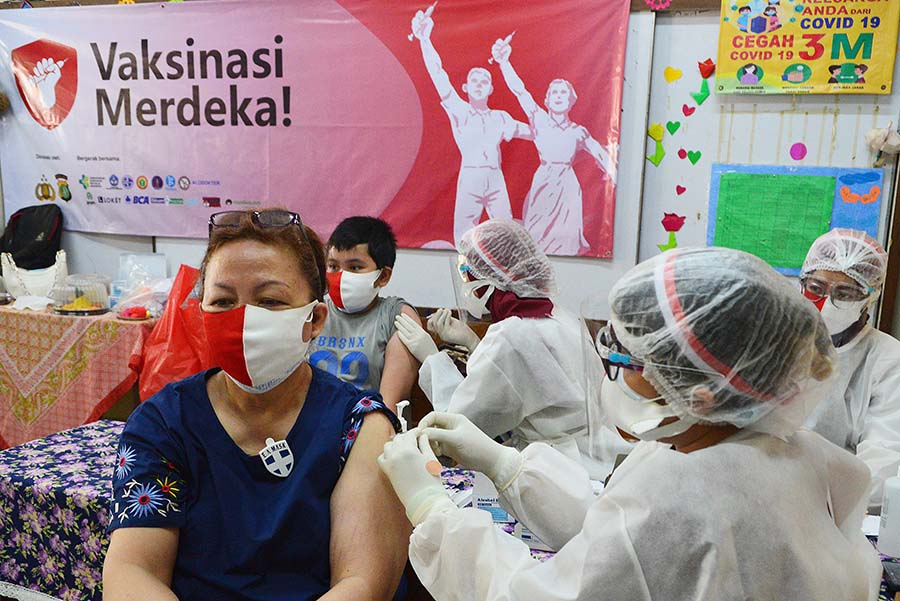 Vaksinasi Bertemakan HUT Kemerdekaan RI 