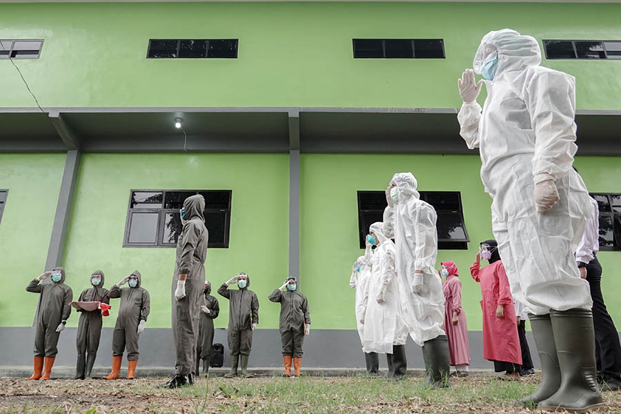 Tenaga Kesehatan Gelar Upacara HUT Kemerdekaan RI 