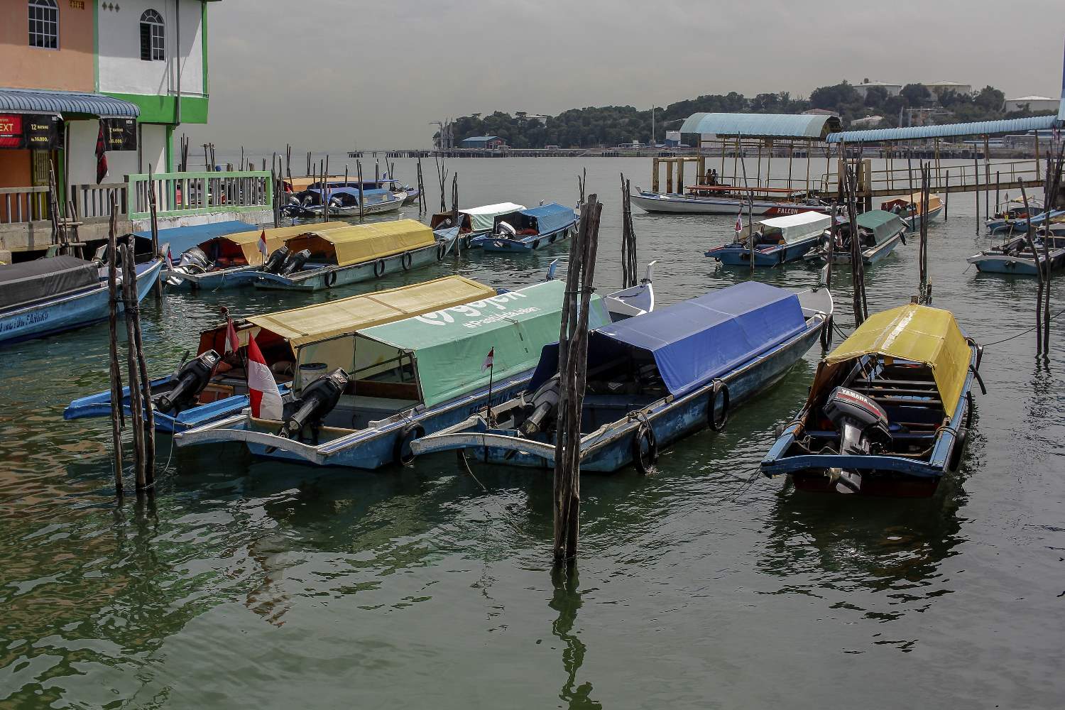 Motor Sangkut Sarana Transportasi Antar Pulau di  Batam