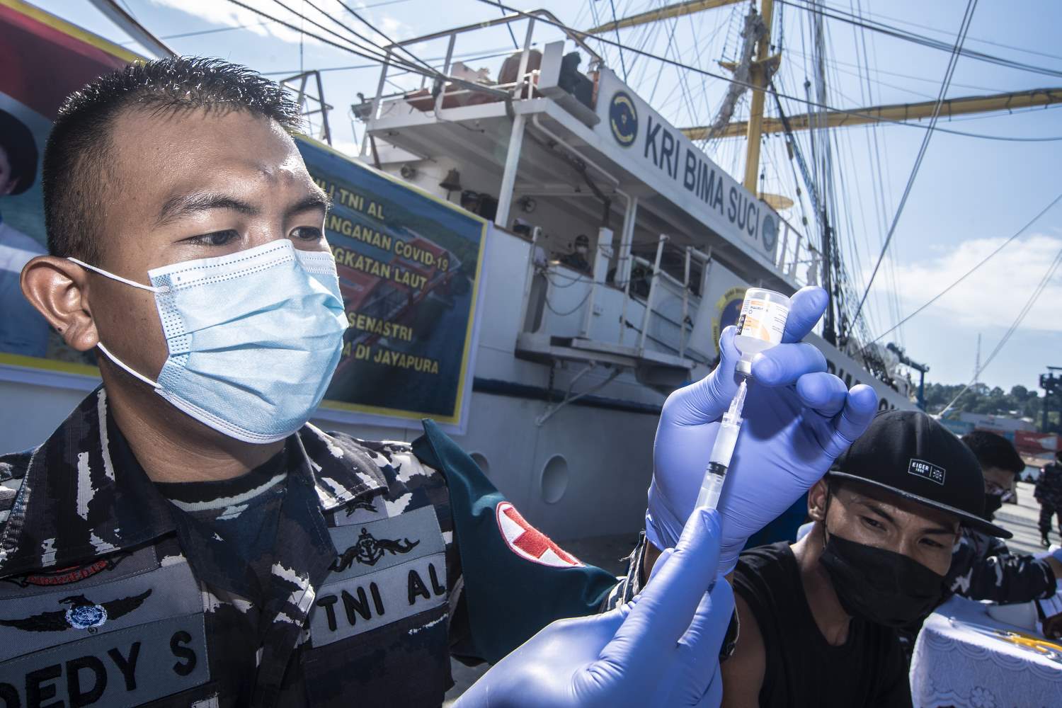 Serbuan Vaksin KRI Dewa Suci