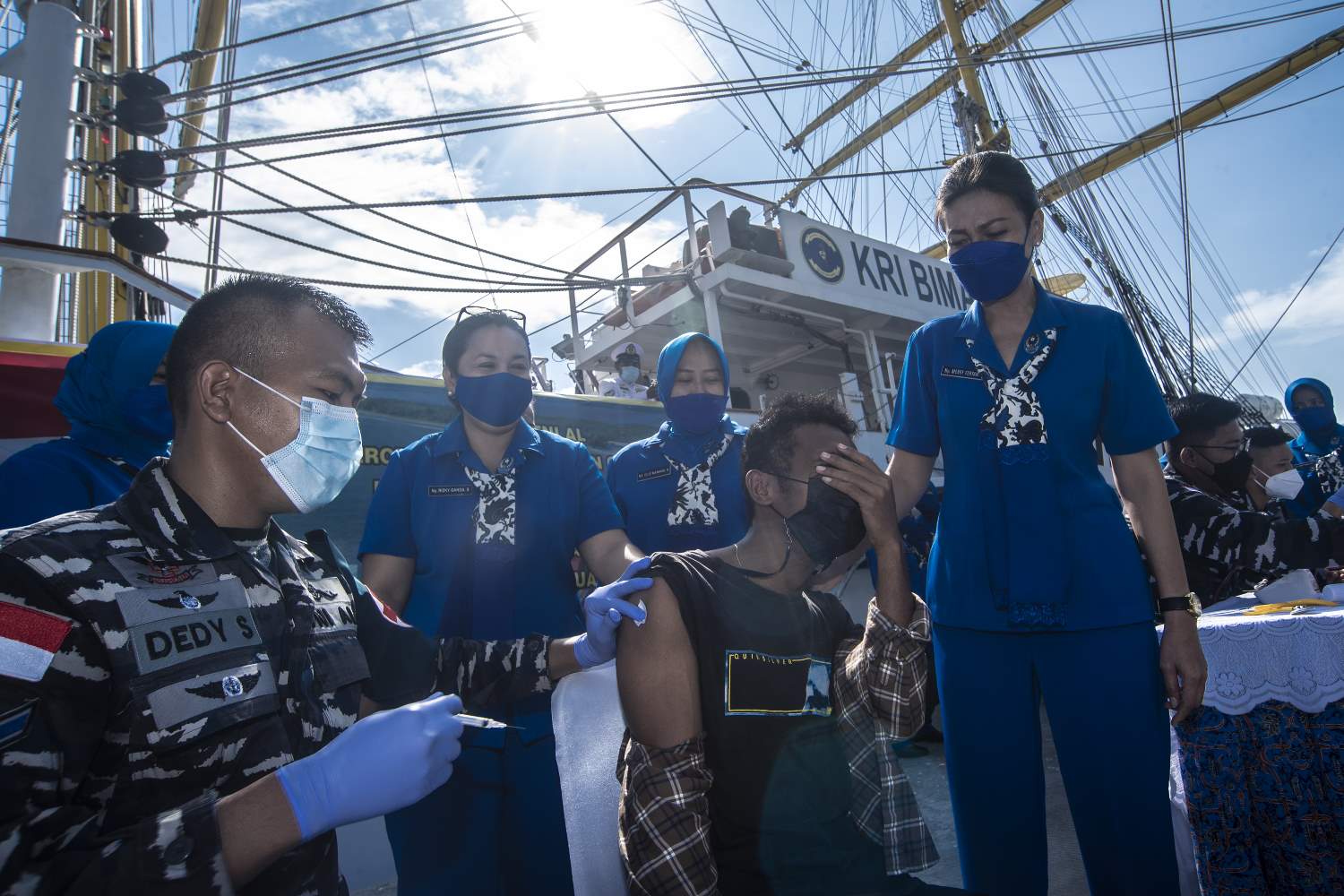 Serbuan Vaksin KRI Dewa Suci