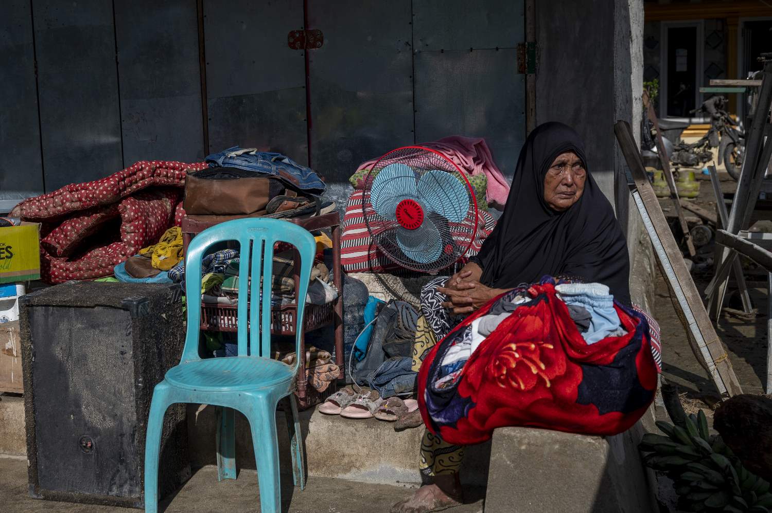 Evakuasi Barang Korban Banjir Bandang