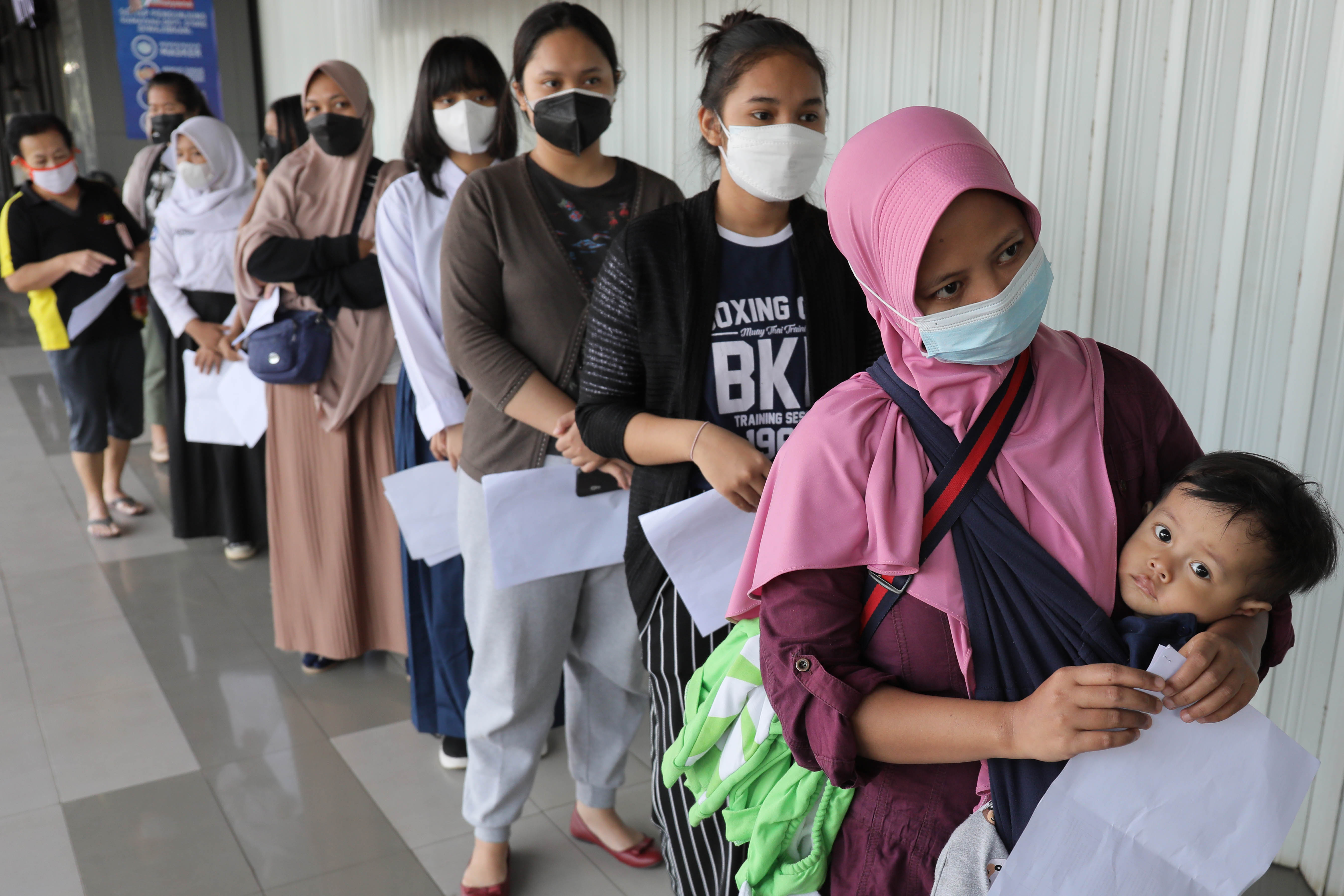 Target Vaksinasi Covid-19 Dua Juta Sehari