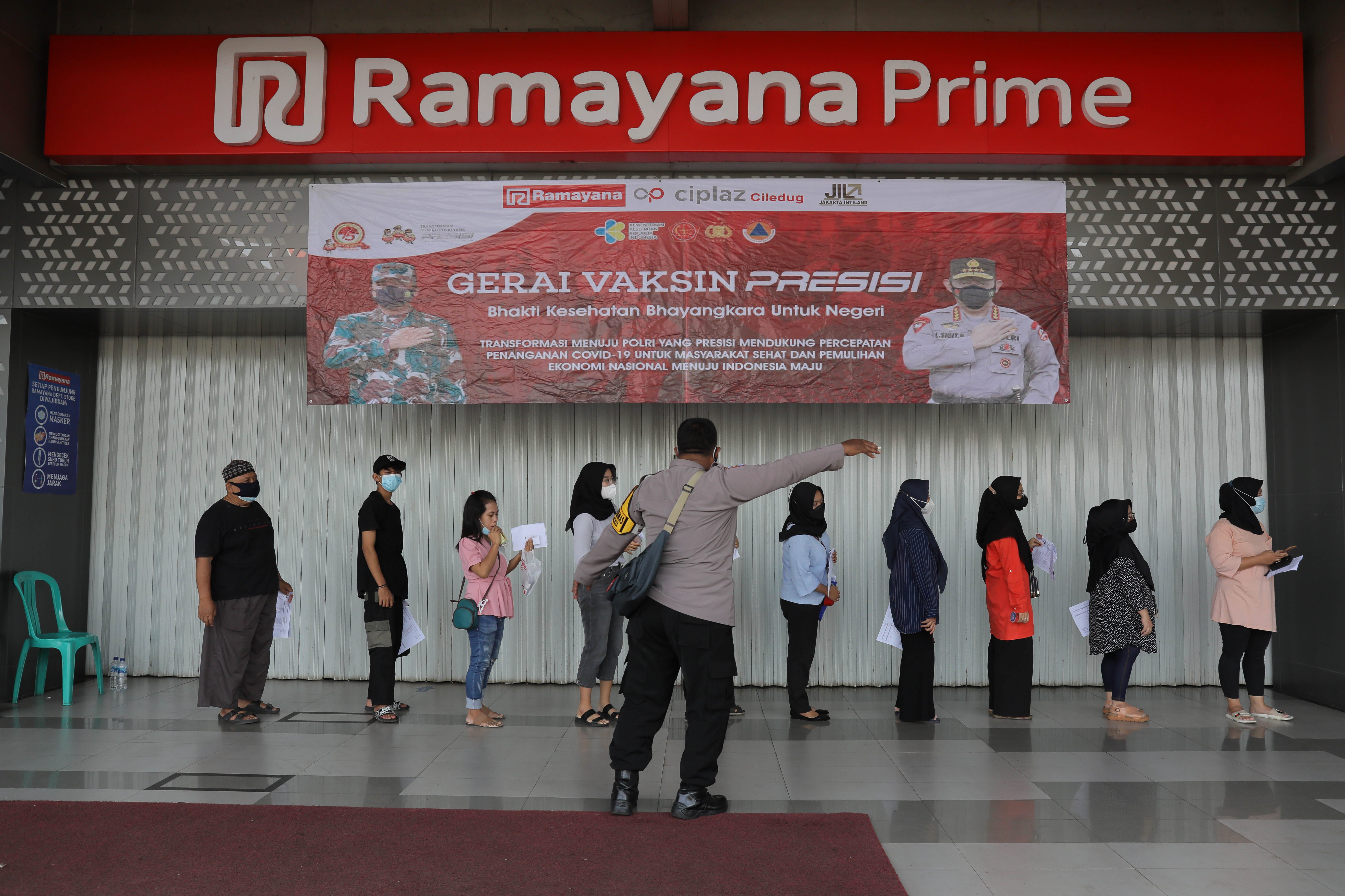 Target Vaksinasi Covid-19 Dua Juta Sehari