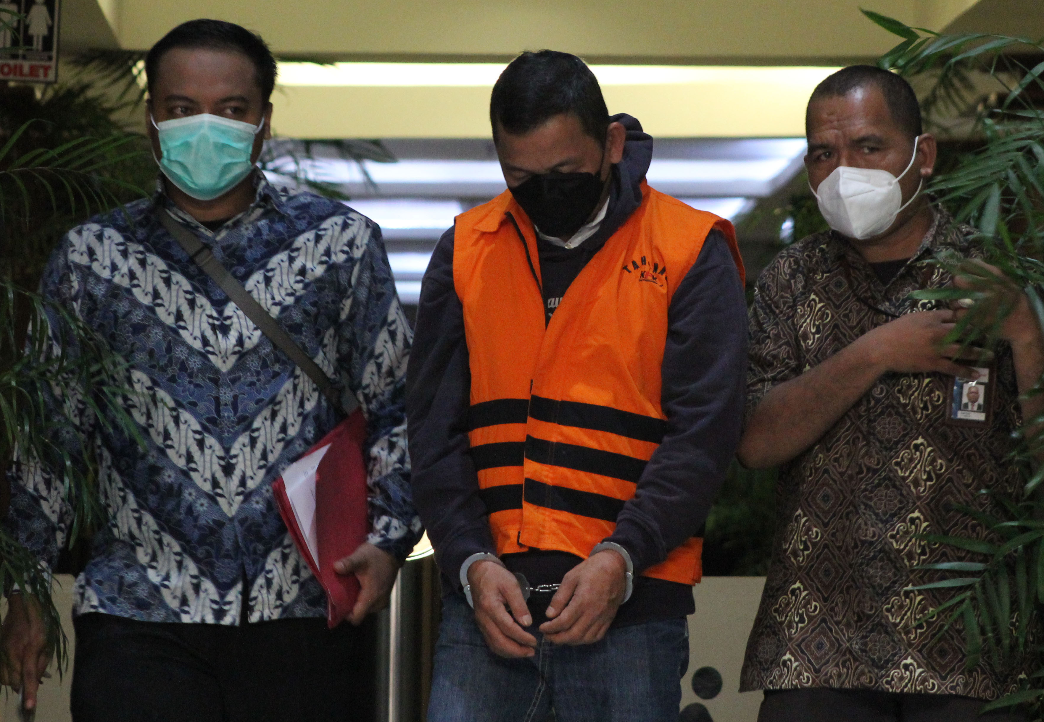 Penahanan Tersangka Baru Kasus Suap Anggota DPRD Jambi