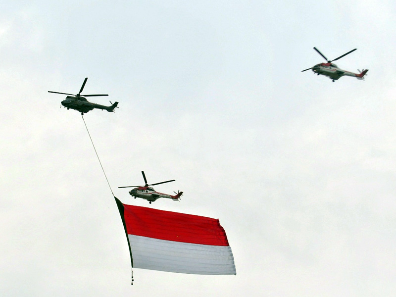 Bendera Merah Putih Berkibar Di Langit Jakarta