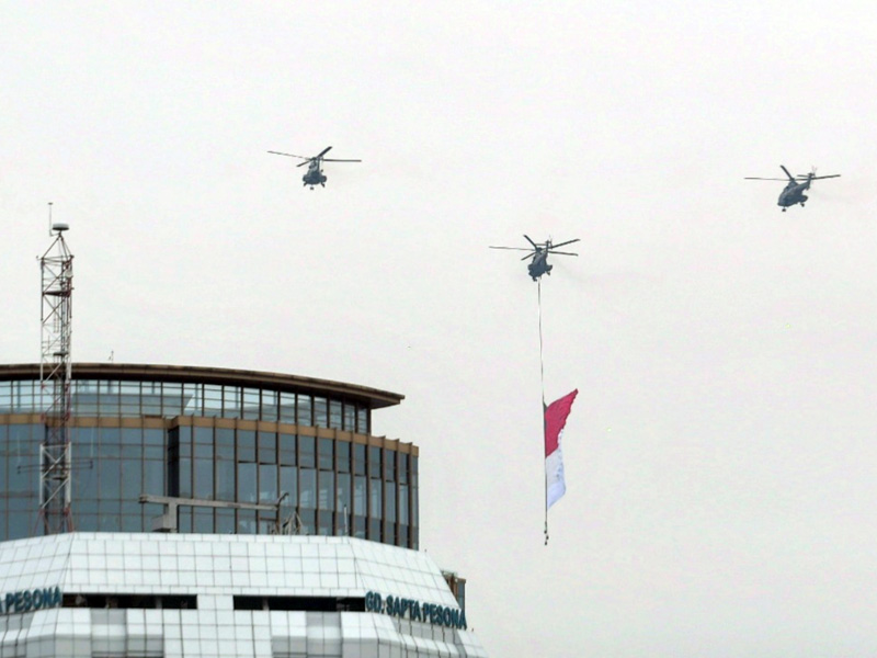 Bendera Merah Putih Berkibar Di Langit Jakarta