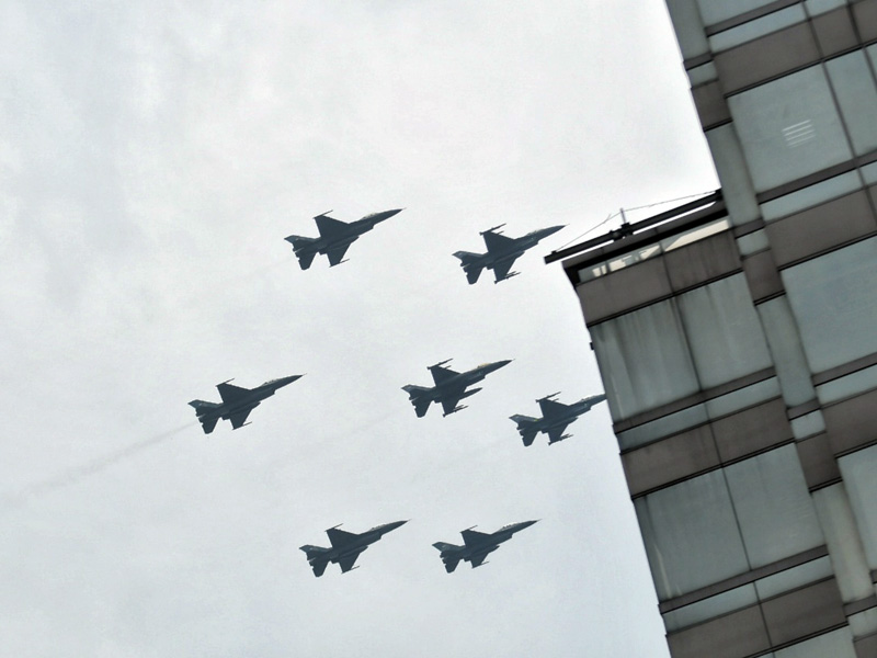 Bendera Merah Putih Berkibar Di Langit Jakarta