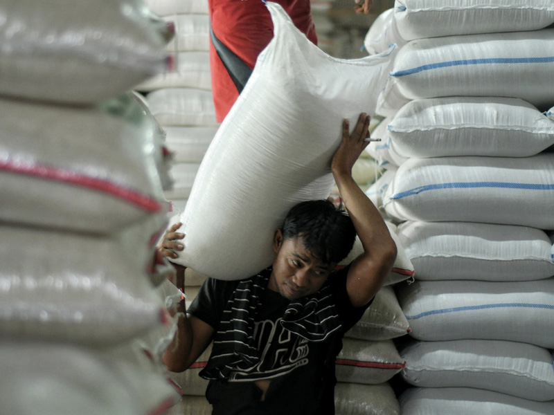 Stok Beras Aman Selama PPKM Level 4