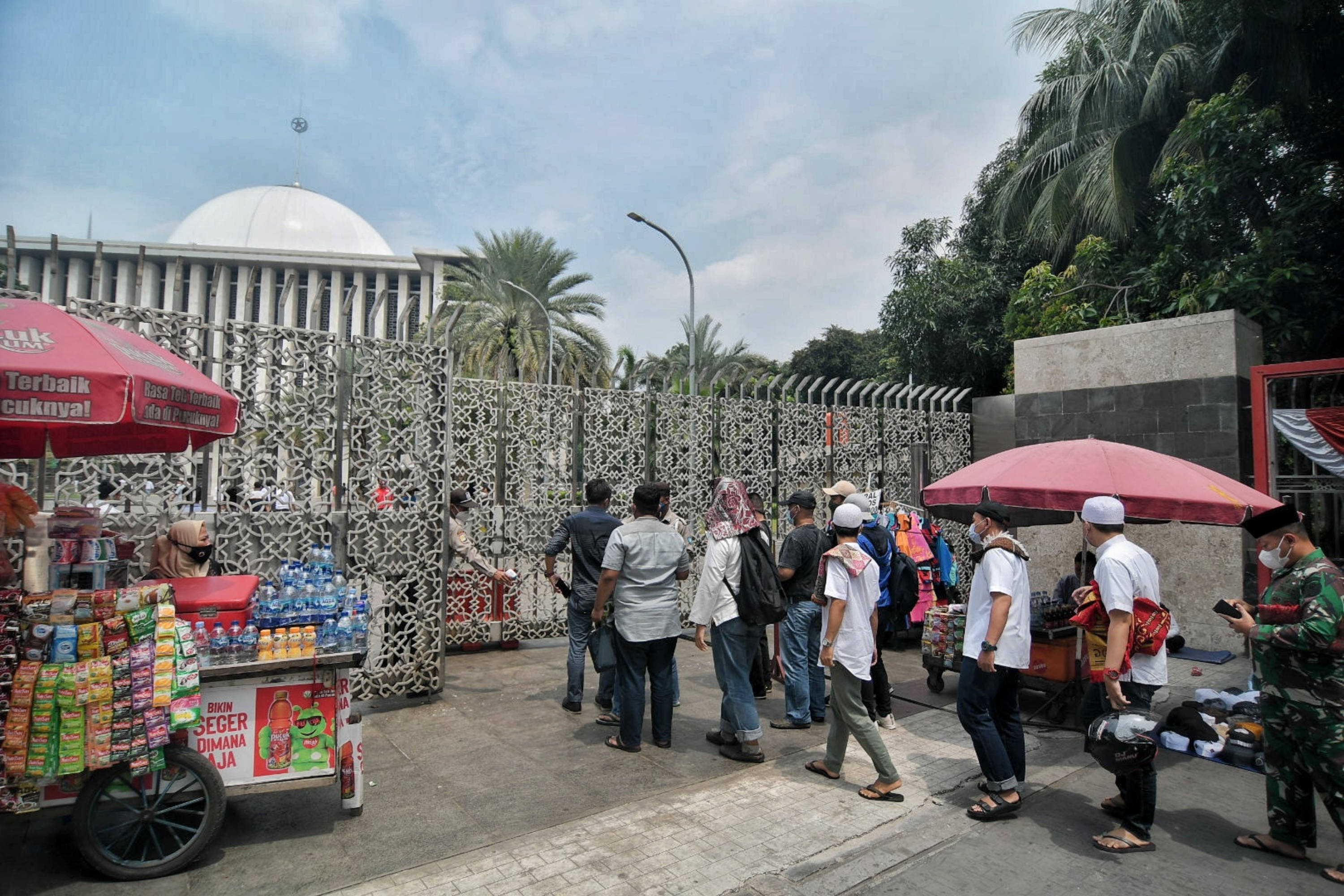 Masjid Istiqlal Kembai Melaksanakan Ibadah Salat Jumat