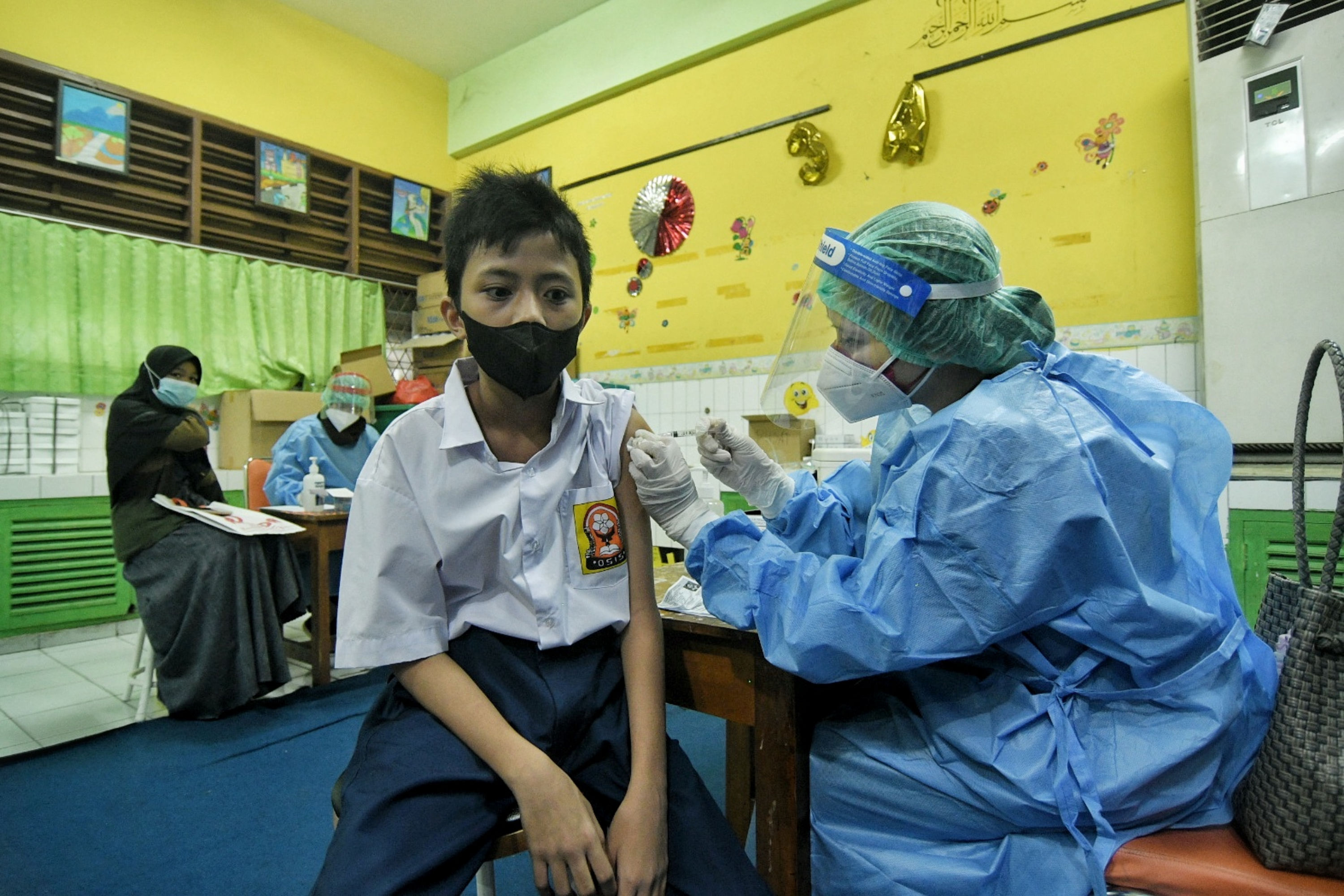 Sentra Vaksinasi NasDem Peduli