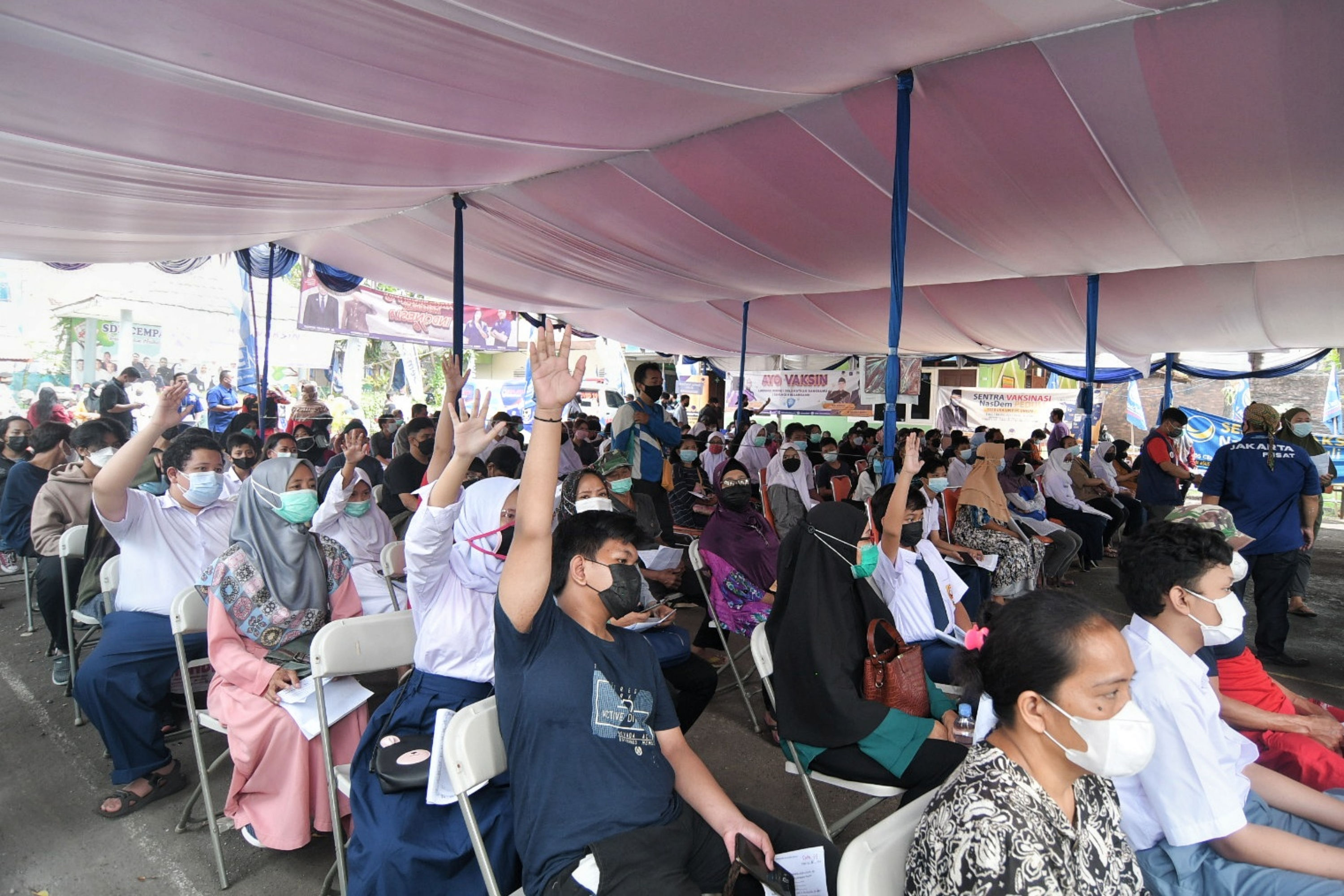 Sentra Vaksinasi NasDem Peduli