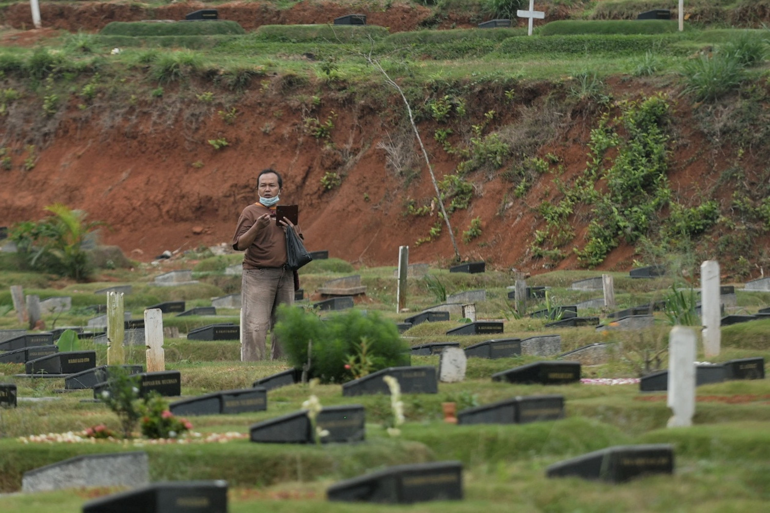 TPU Pondok Rangon Tidak Melayani Pemakaman Baru