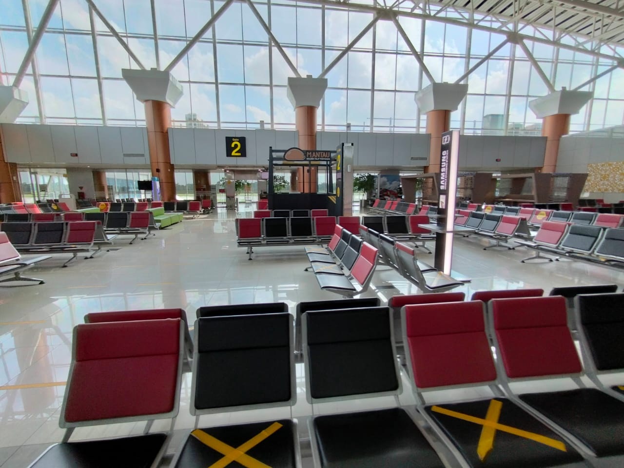 Penerapan PPKM Level 4, Bandara Supadio Pontianak Sepi 