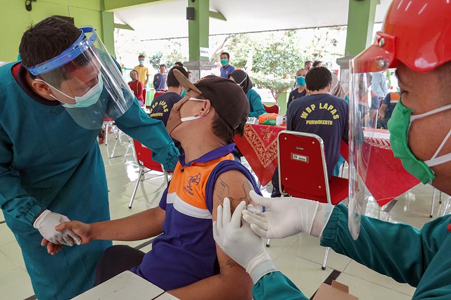 Vaksinasi Narapidana di Lembaga Pemasyarakatan Purwokerto 