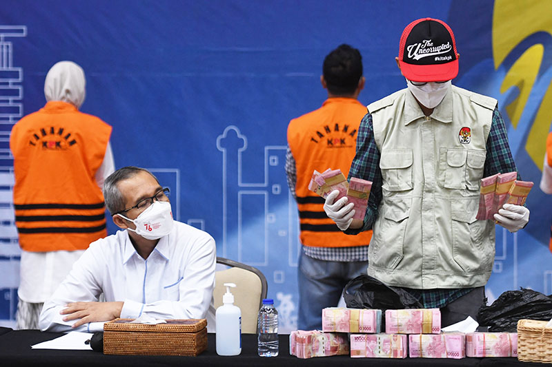 KPK Gelar Barang Bukti OTT Bupati Probolinggo 