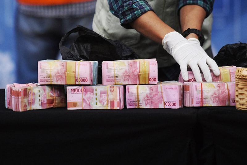 KPK Gelar Barang Bukti OTT Bupati Probolinggo 