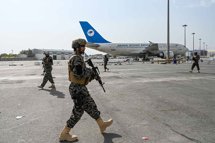 Taliban Pakai Seragam Sisa Tentara Amerika dan Sekutunya