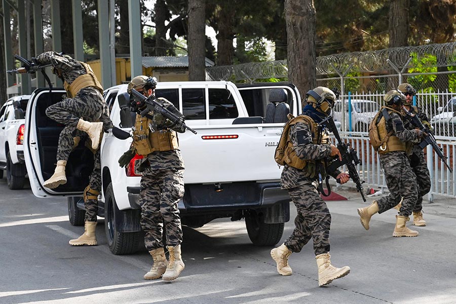 Taliban Pakai Seragam Sisa Tentara Amerika dan Sekutunya