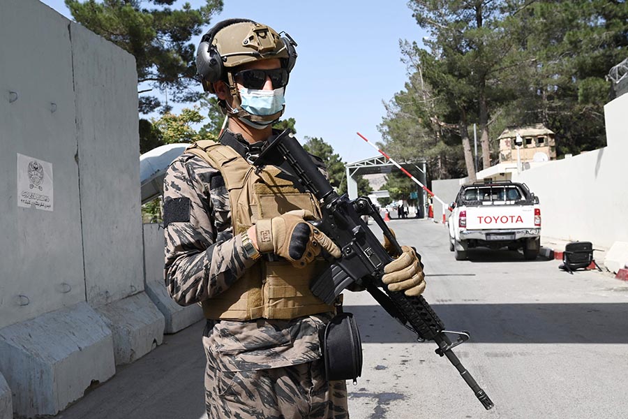 Taliban Pakai Seragam Sisa Tentara Amerika dan Sekutunya