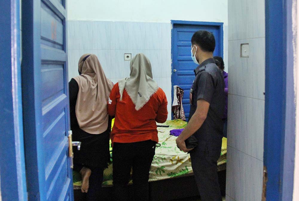 Penggerebekan Tempat Penampungan Pekerja Migran Ilegal