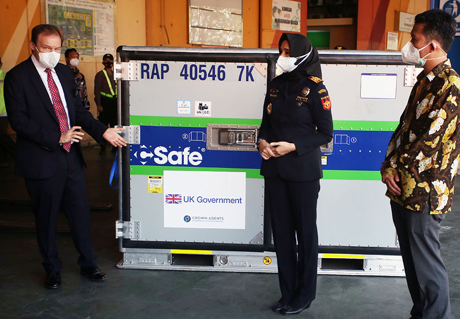 Indonesia Kedatangan Vaksin AstraZeneca Hibah dari Inggris 