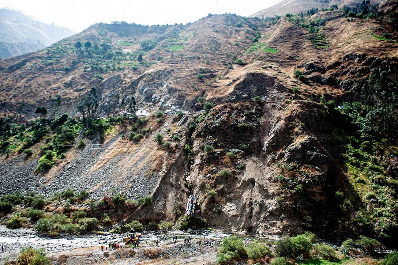  Bus Jatuh ke Jurang di Peru, 32 Tewas