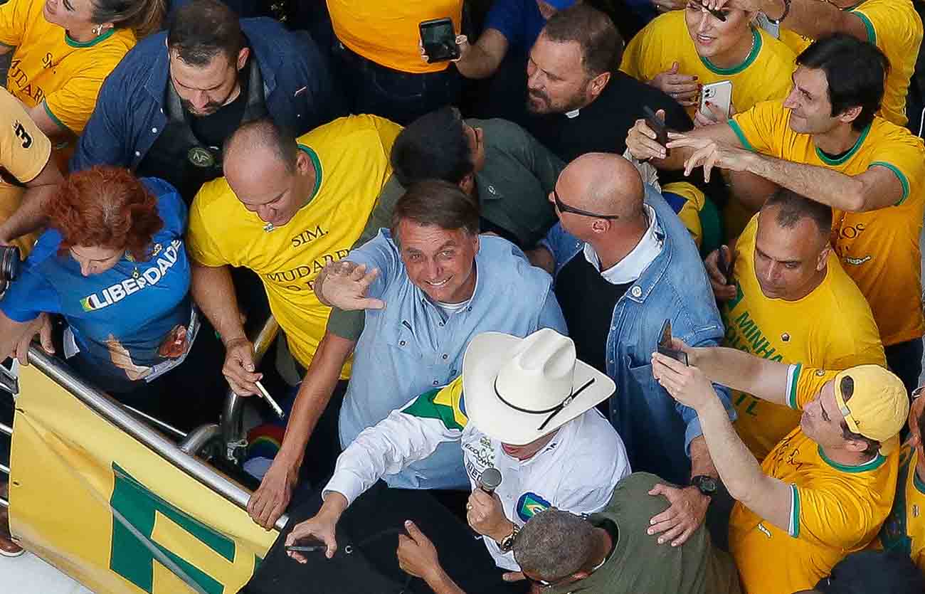 Ribuan Pendukung Bolsonaro Turun ke Jalan di Brasil