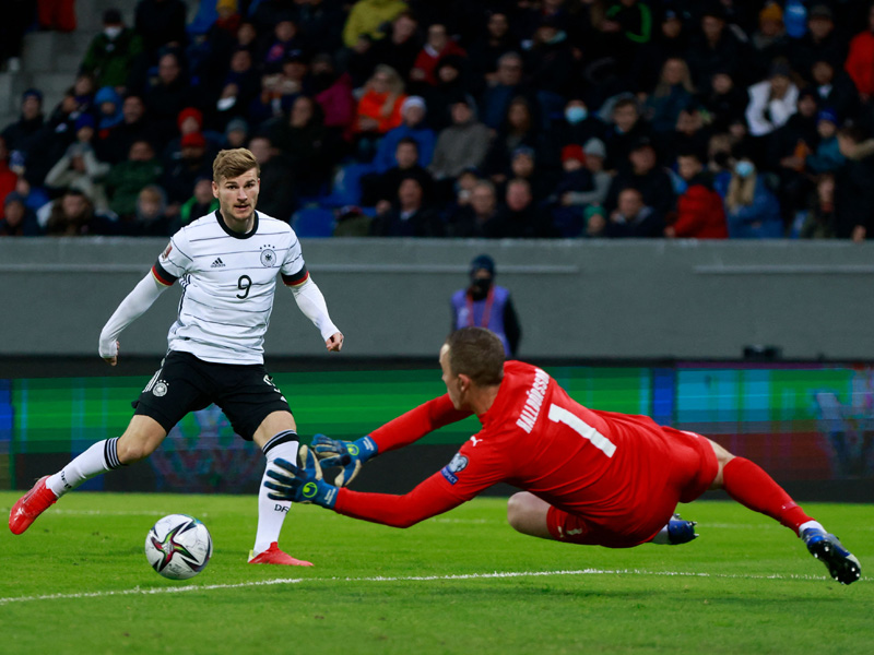 Der Panzer Menang Telak 4-0