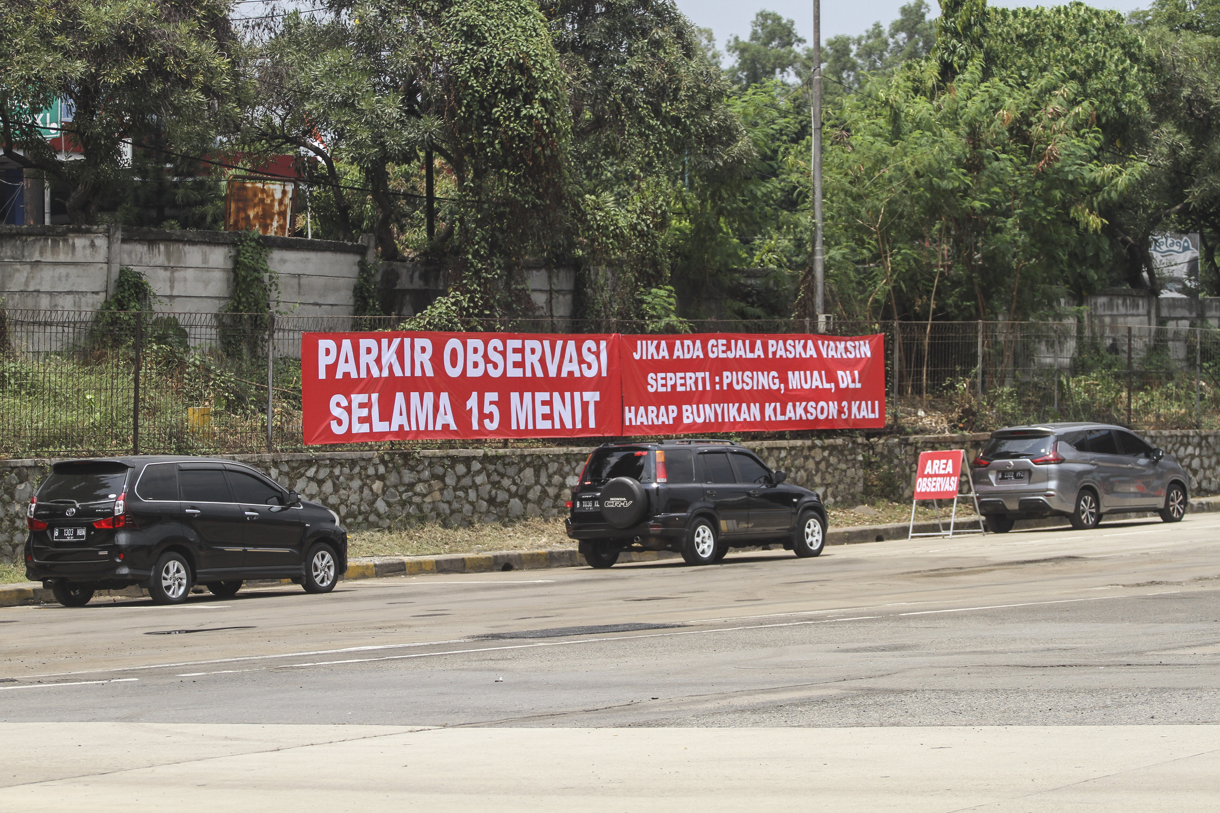 Vaksinasi Drive Thru di Tol Jagorawi
