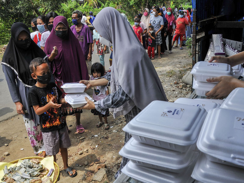 Aksi Sosial Nasi Bungkus Dua Ribu