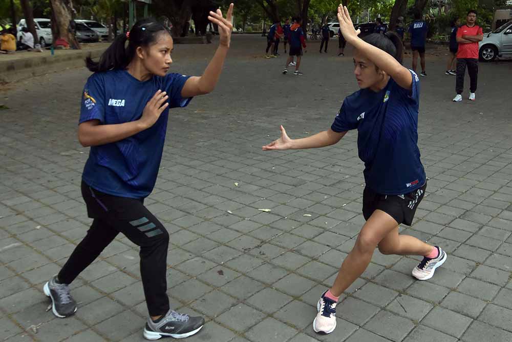 Atlet Pencak Silat Bali Latihan Persiapan PON XX Papua